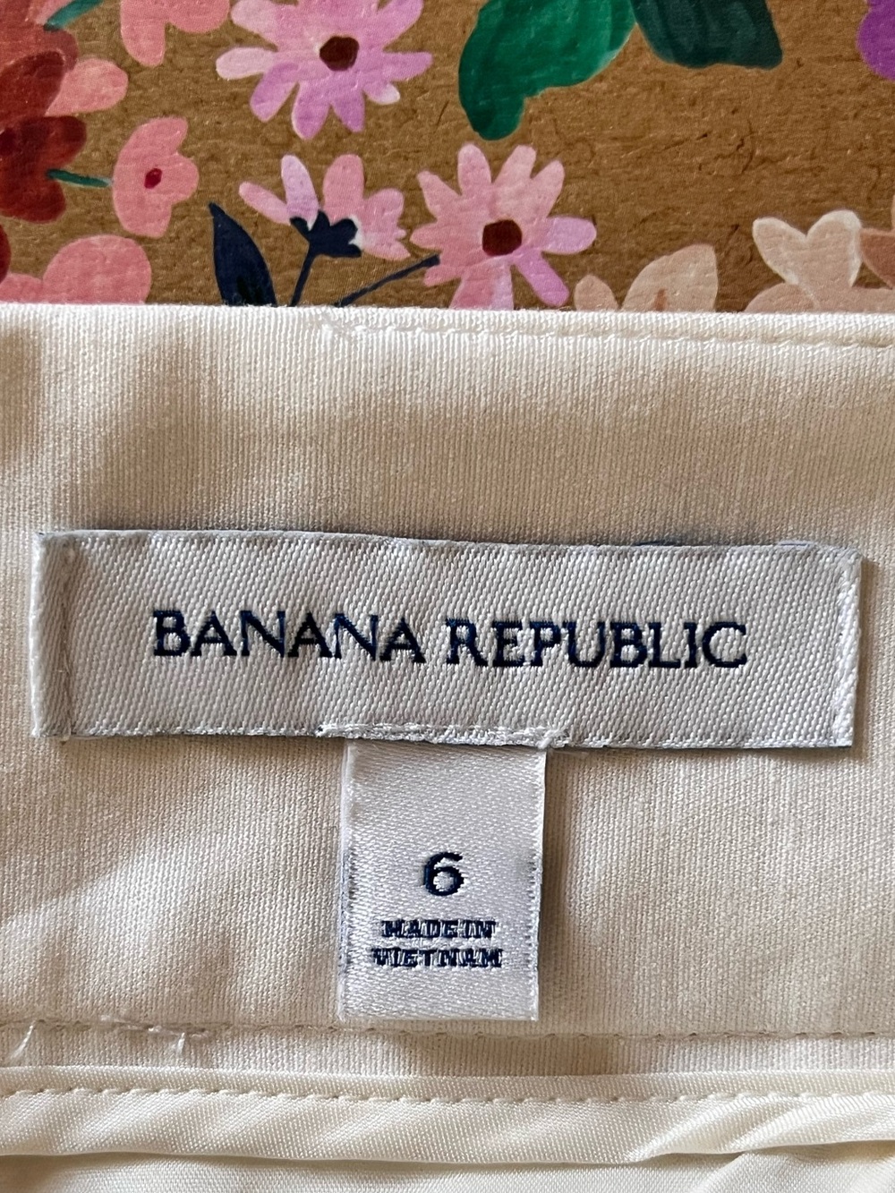 Banana Republic cream lined skirt 6 - Picture 3 of 5
